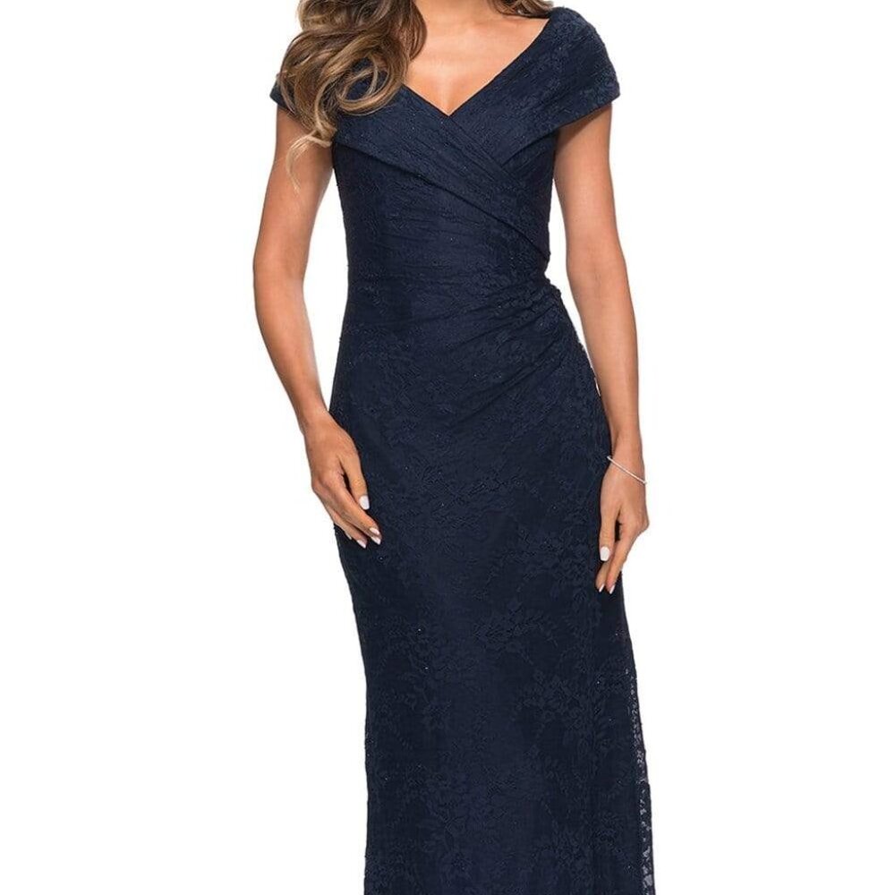 ✨ La Femme Navy Lace Gown – Size 8, NWT ✨
